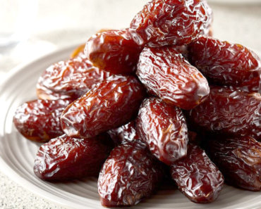 7 Proven Health Benefits Of Dates, Including Blood Sugar Control